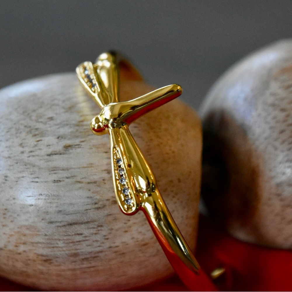 UNO de 50 Gold Dragonfly Cuff Bracelet with Crystal Wings - Picture 5 of 12
